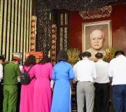 LÃNH ĐẠO THÀNH PHỐ HỒ CHÍ MINH DÂNG HƯƠNG, DÂNG HOA CHỦ TỊCH TÔN ĐỨC THẮNG NHÂN DỊP XUÂN BÍNH NGỌ 2026