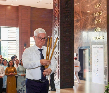 Lãnh đạo Thành phố Hồ Chí Minh dâng hương Chủ tịch Tôn Đức Thắng
