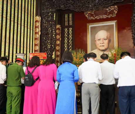 LÃNH ĐẠO THÀNH PHỐ HỒ CHÍ MINH DÂNG HƯƠNG, DÂNG HOA CHỦ TỊCH TÔN ĐỨC THẮNG NHÂN DỊP XUÂN BÍNH NGỌ 2026