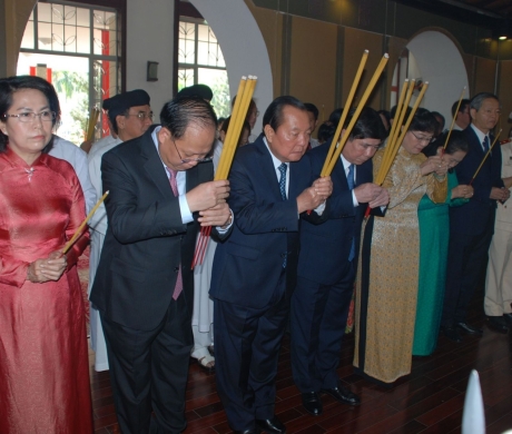 Lãnh đạo Thành phố Hồ Chí Minh dâng hương Chủ tịch Tôn Đức Thắng nhân dịp xuân Mậu Tuất 2018