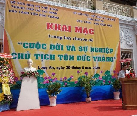 Khai mạc triển lãm chuyên đề